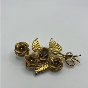Elegant Gold Floral Brooch